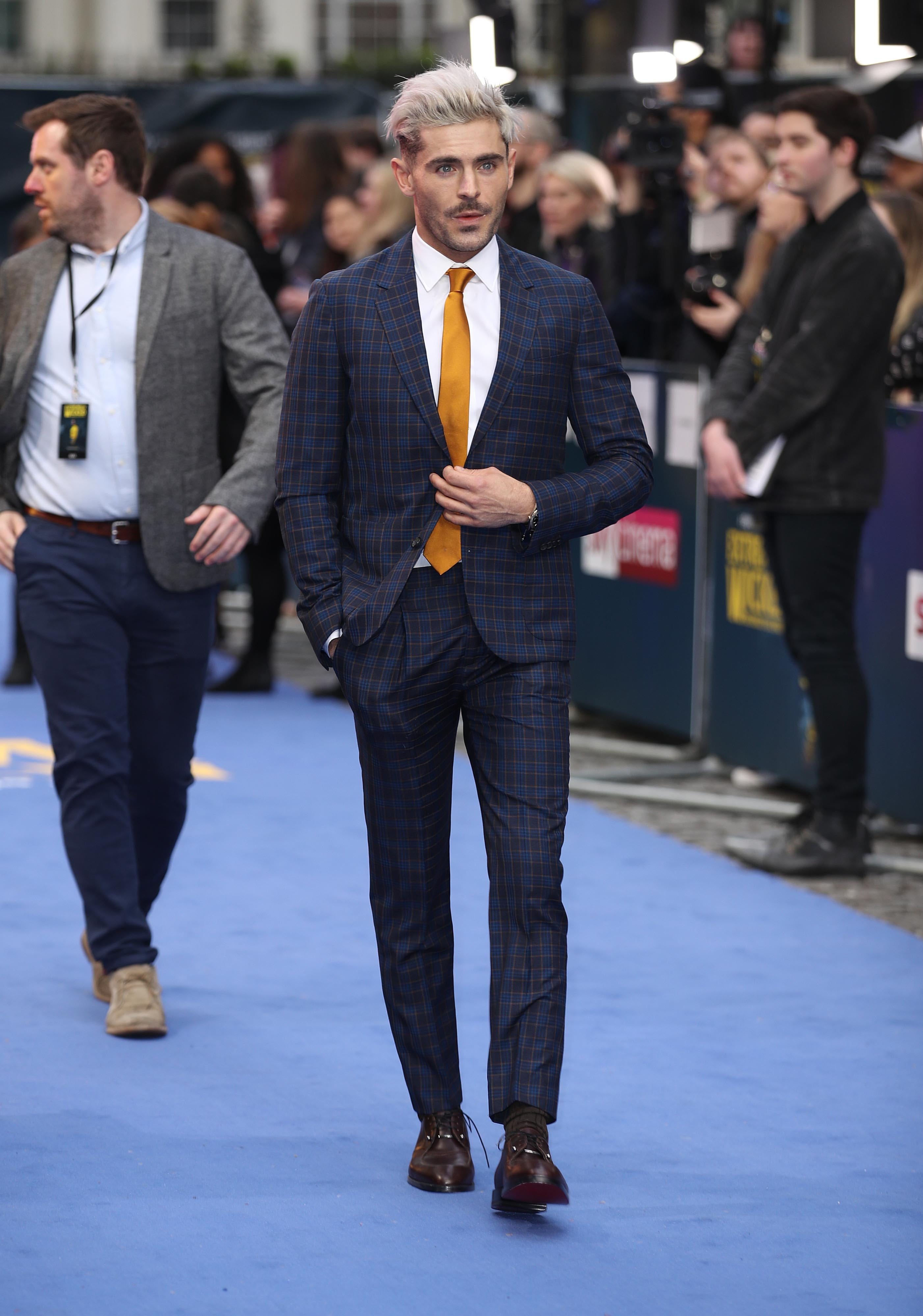 Suit, White-collar worker, Fashion, Premiere, Footwear, Event, Formal wear, Dress shirt, Facial hair, Human, 