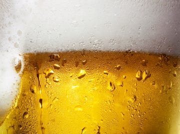 アルコールは体内に何時間残る？飲酒後の代謝時間と検出期間の目安【米医師が解説】