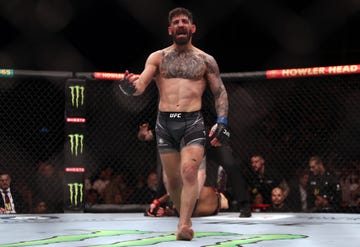 ilia topuria gana una pelea ufc