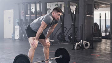 hombre en un gimnasio